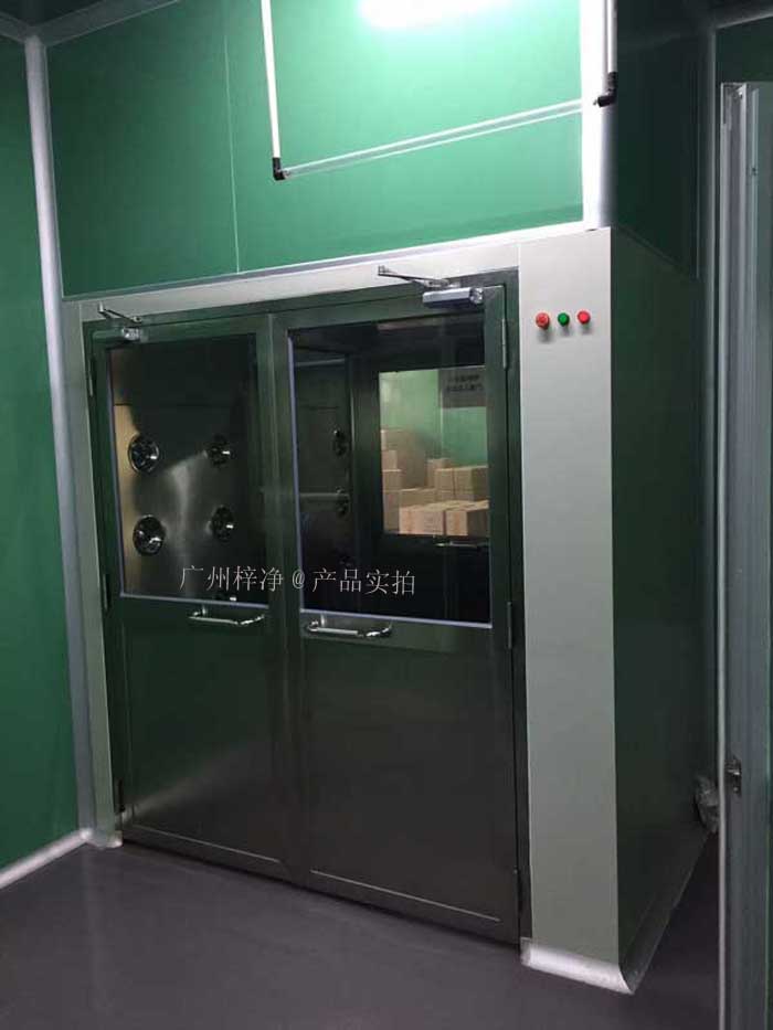 風淋室（又名空氣浴塵室、風淋房、風淋門、空氣吹淋室、AIR SHOWER，風淋設備，風淋機之類）