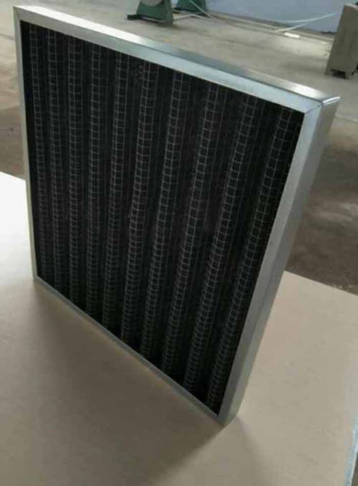 折疊式活性炭過濾器鋁型材外框，也可選用鍍鋅外框及不銹鋼，厚度為：21mm,25mm,46mm，50mm等其他多種厚度。