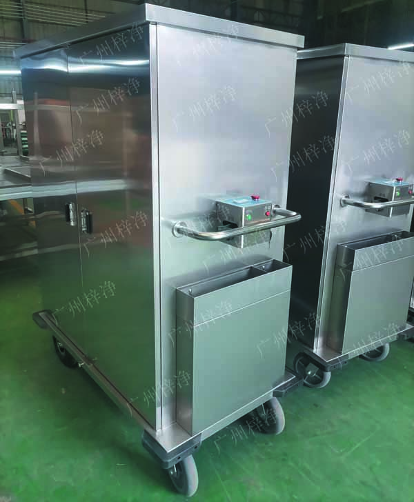 密閉式滅菌器械物品電動(dòng)轉(zhuǎn)運(yùn)車有單面雙開門,單側(cè)門可旋轉(zhuǎn)角度≥220°度開啟設(shè)計(jì)，裝卸物品更方便;