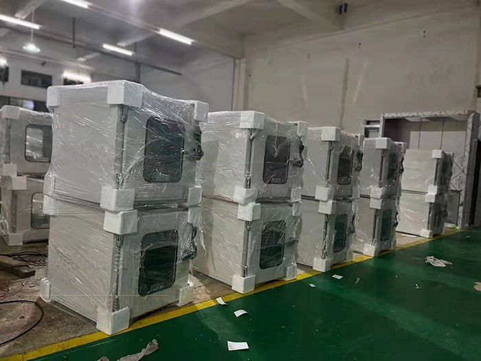 凈化車間傳遞窗成為不可或缺的設(shè)備。