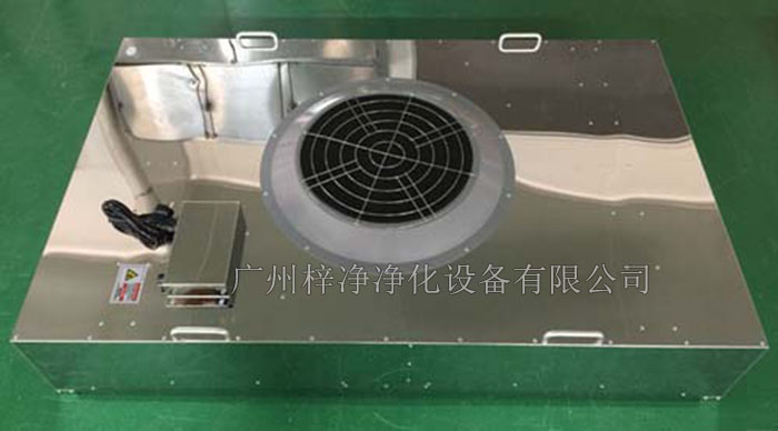 不銹鋼FFU廣泛應(yīng)用于電子、醫(yī)藥、生物工程、食品、化妝品等行業(yè)，如半導(dǎo)體生產(chǎn)線、藥品生產(chǎn)車間、實驗室、手術(shù)室等，為各類潔凈室提供穩(wěn)定的空氣潔凈度保障。