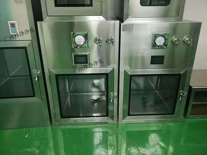 層流傳遞窗適用于需要隔離不同潔凈度級(jí)別的房間，如潔凈室與普通房間之間的連接、不同潔凈度級(jí)別潔凈室之間的連接等。