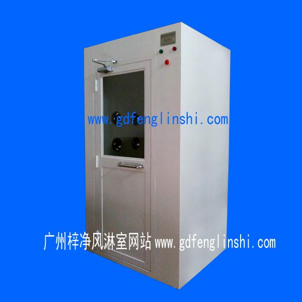 鋼板烤漆風(fēng)淋室是指風(fēng)淋室箱體及門采用A3冷軋鋼板多層酸洗不易生銹。