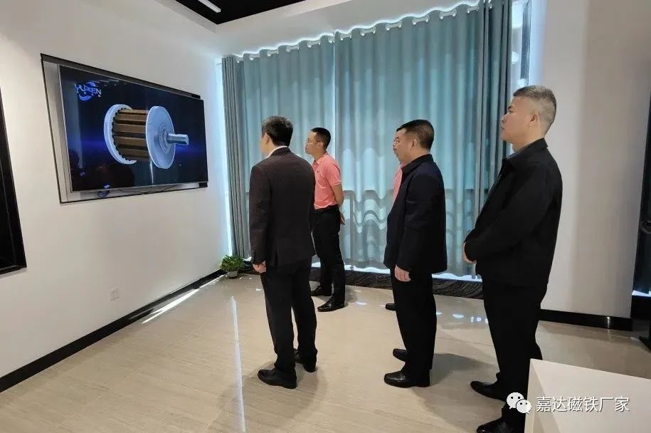 江西省贛縣區(qū)廖書(shū)記等領(lǐng)導(dǎo)一行蒞臨嘉達(dá)參觀指導(dǎo)(圖4)