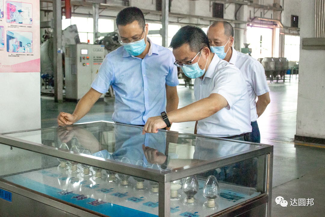 東莞市政協(xié)萬卓培等領(lǐng)導(dǎo)蒞臨嘉達(dá)參觀指導(dǎo)(圖2)