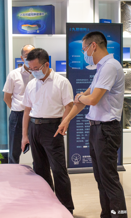 東莞市政協(xié)萬卓培等領(lǐng)導(dǎo)蒞臨嘉達(dá)參觀指導(dǎo)(圖5)