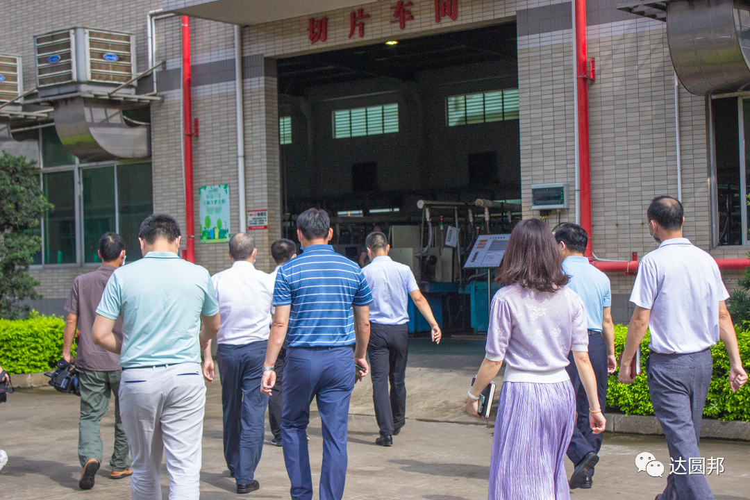 東莞市政協(xié)萬卓培等領(lǐng)導(dǎo)蒞臨嘉達(dá)參觀指導(dǎo)(圖7)